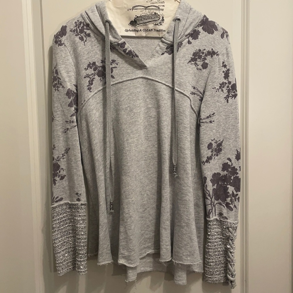 Altar’d State SM Pullover